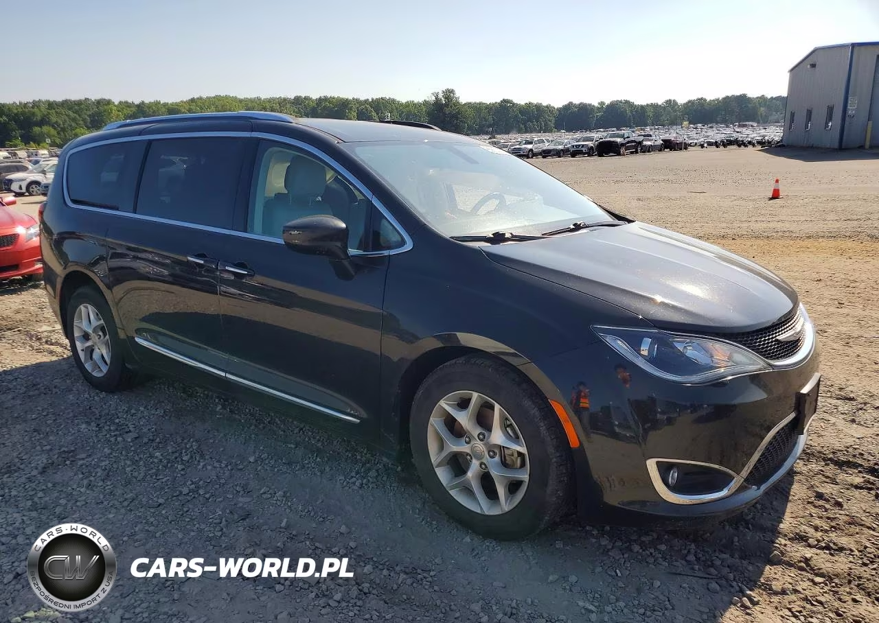 2018 Chrysler Pacifica Touring L VIN:2C4RC1BG8JR353009 - 4