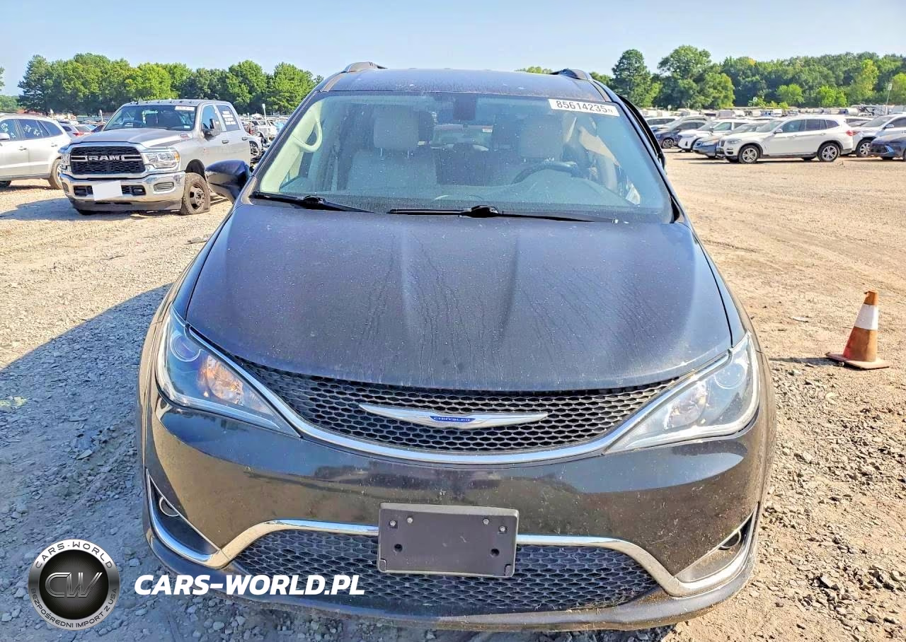 2018 Chrysler Pacifica Touring L VIN:2C4RC1BG8JR353009 - 5