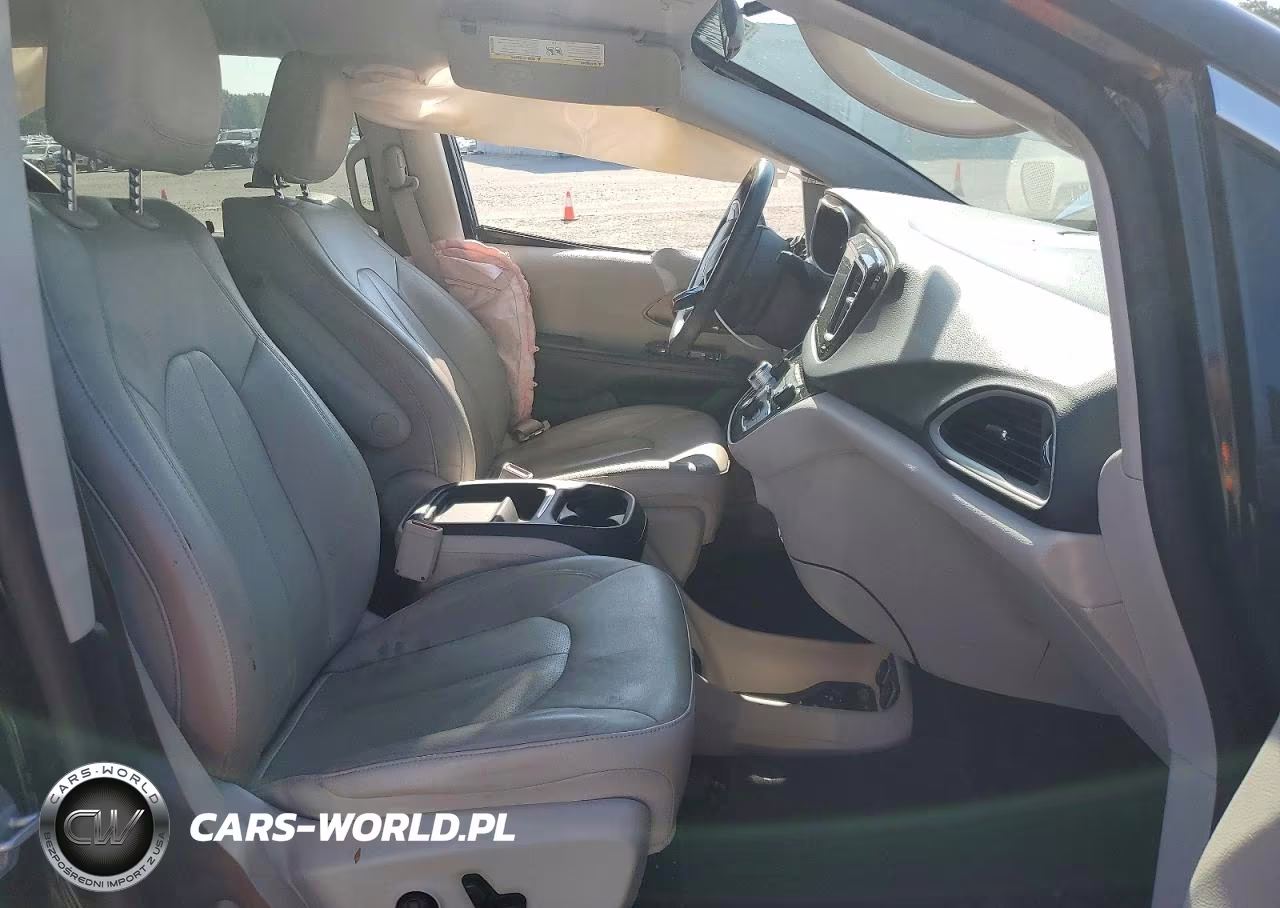 2018 Chrysler Pacifica Touring L VIN:2C4RC1BG8JR353009 - 7