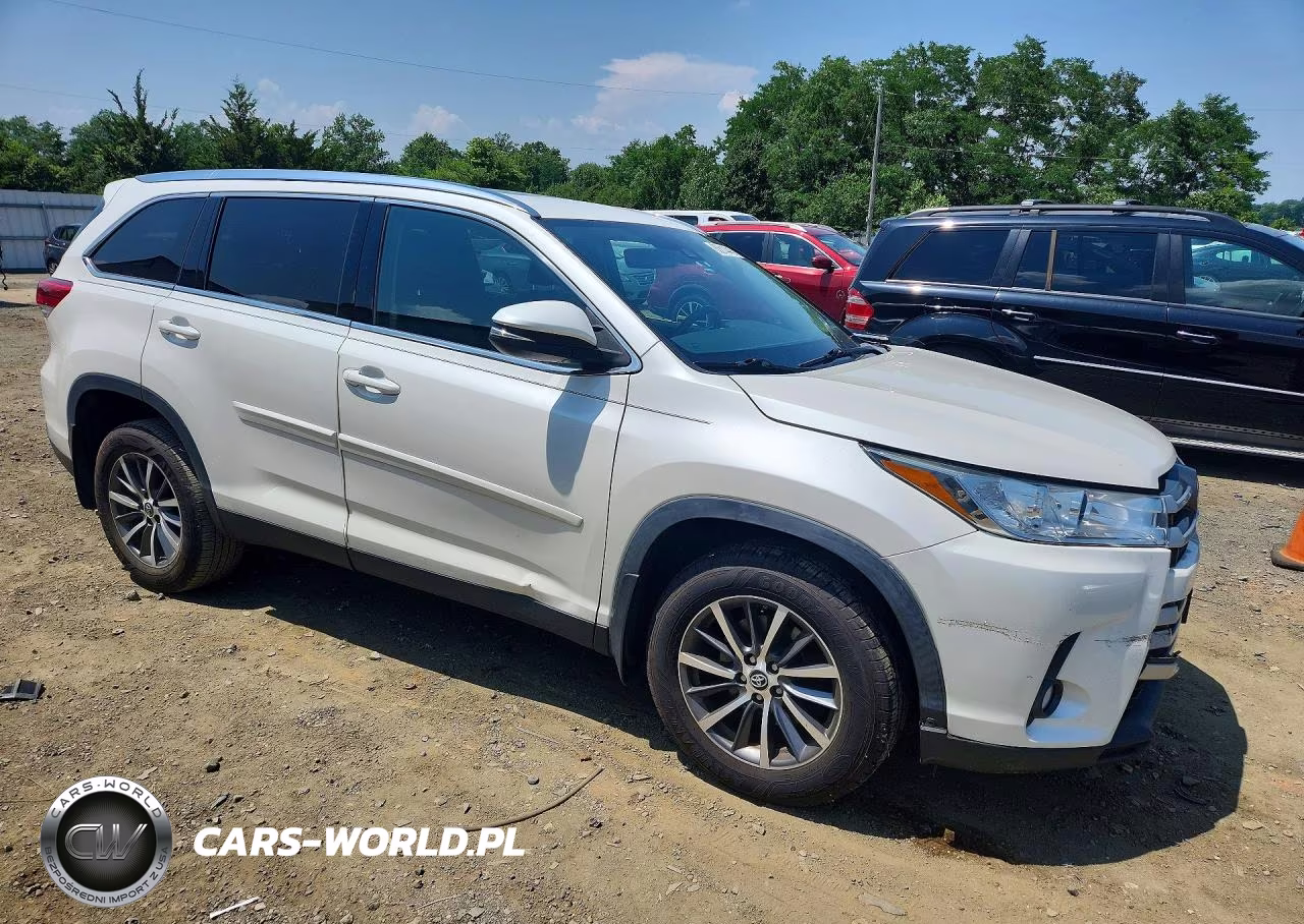 2019 Toyota Highlander Xle VIN:5TDJZRFH6KS622744 - 4
