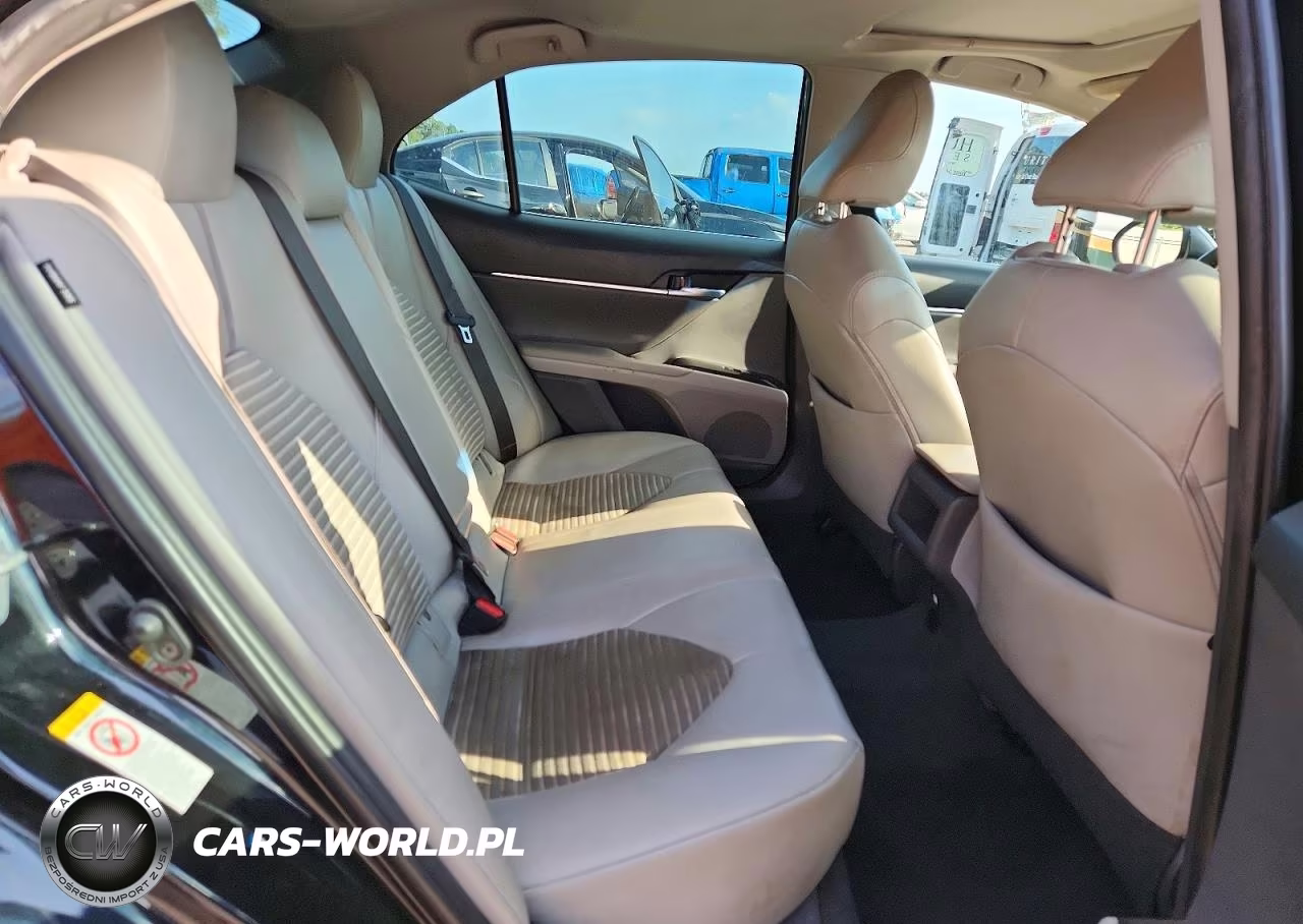 2018 Toyota Camry Se VIN:4T1B11HK0JU145384 - 10