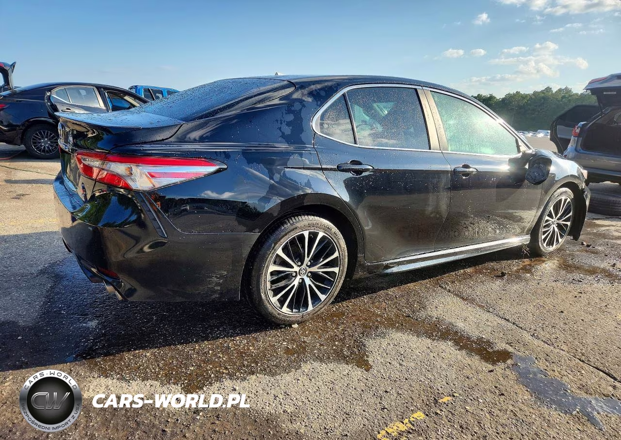 2018 Toyota Camry Se VIN:4T1B11HK0JU145384 - 3