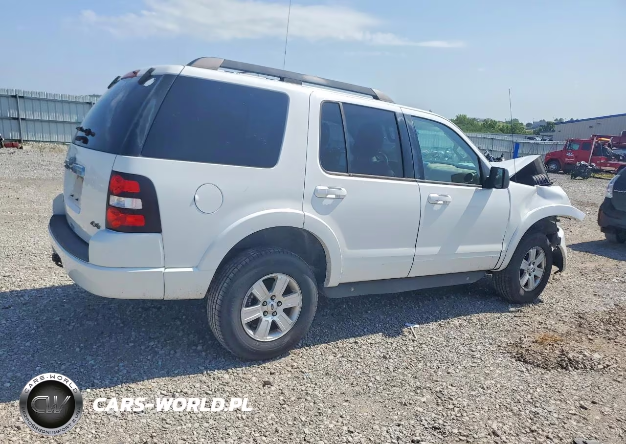 2010 Ford Explorer Xlt VIN:1FMEU7DE2AUA71795 - 3