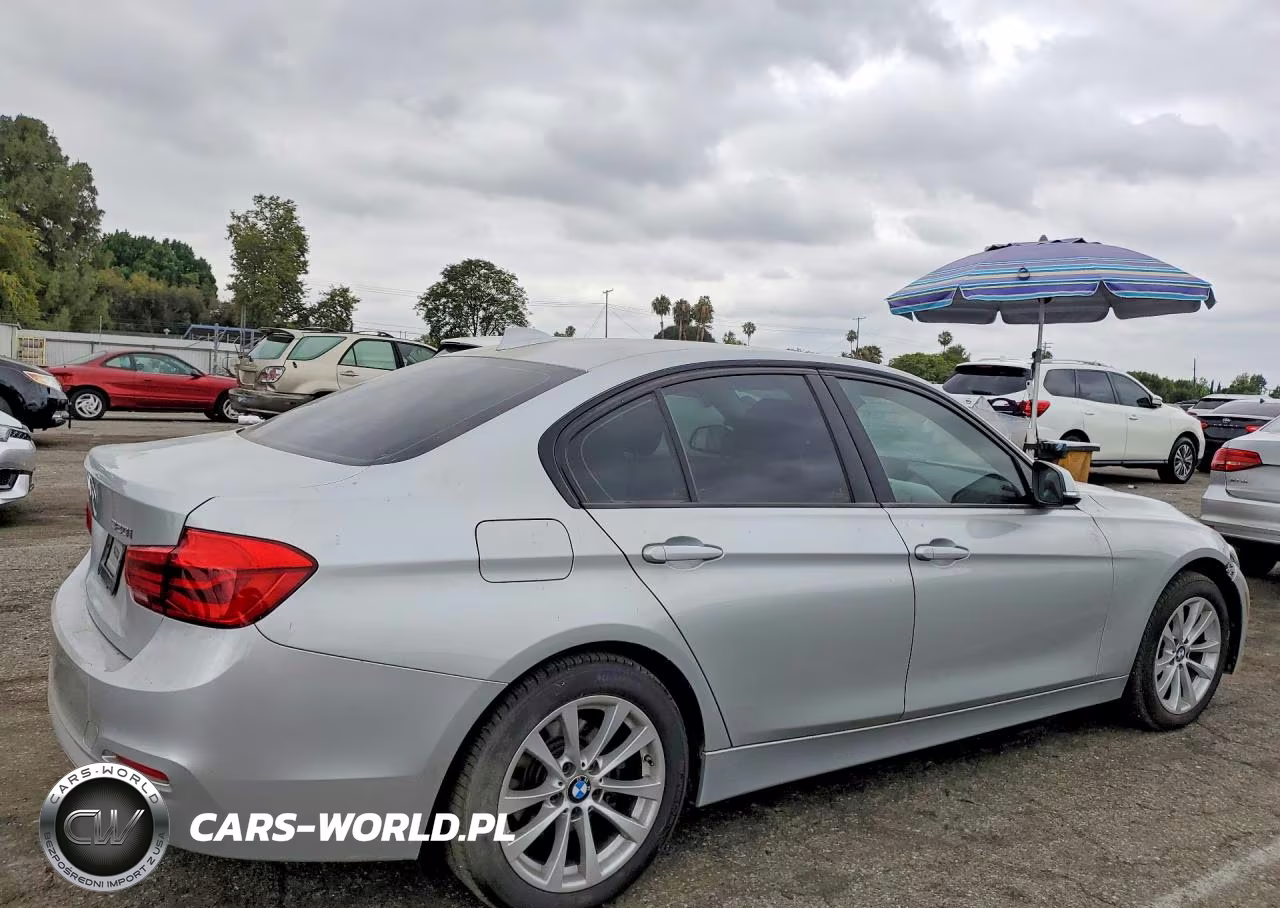 2018 BMW 320 I VIN:WBA8A9C50JAD27697 - 3