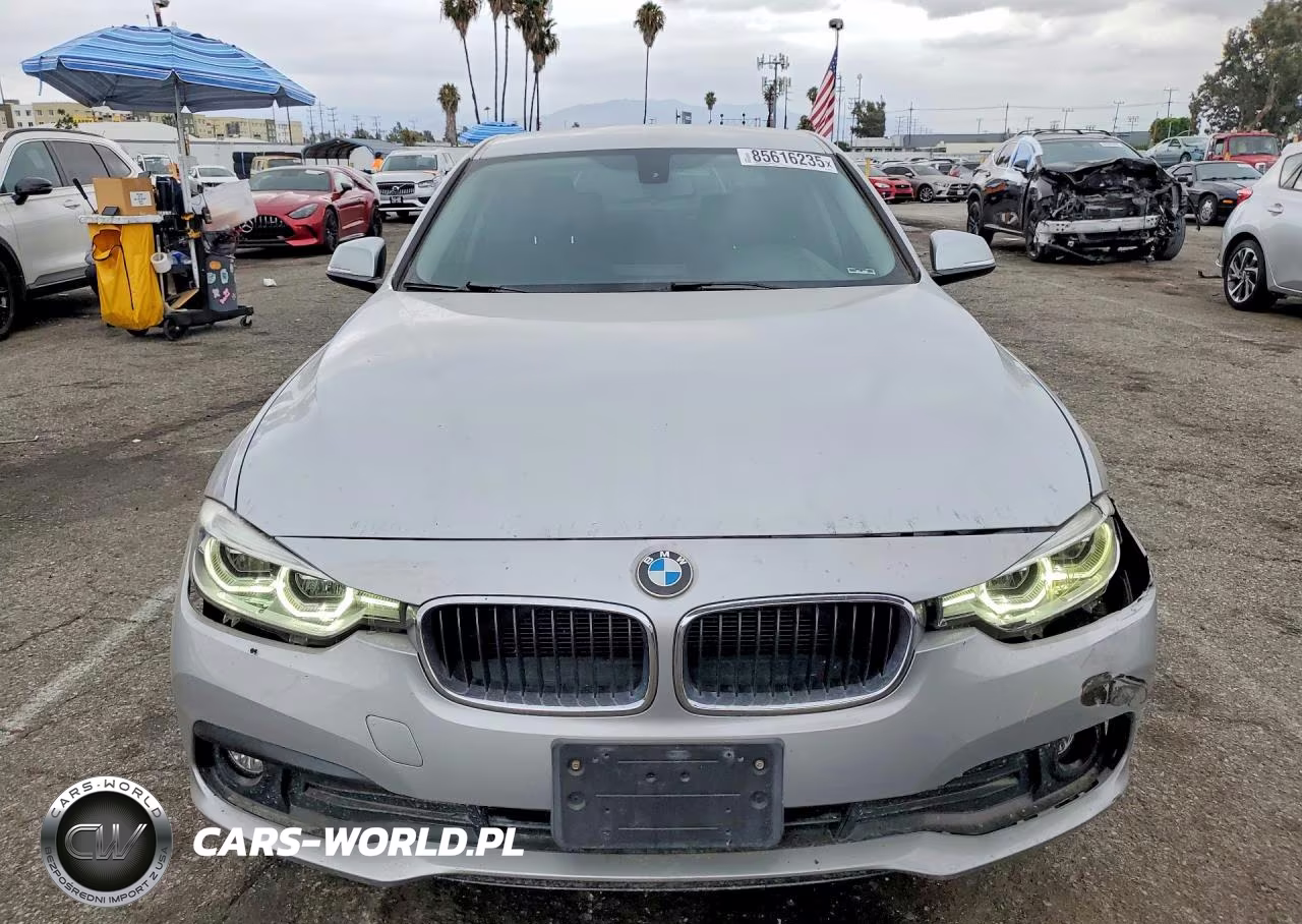 2018 BMW 320 I VIN:WBA8A9C50JAD27697 - 5