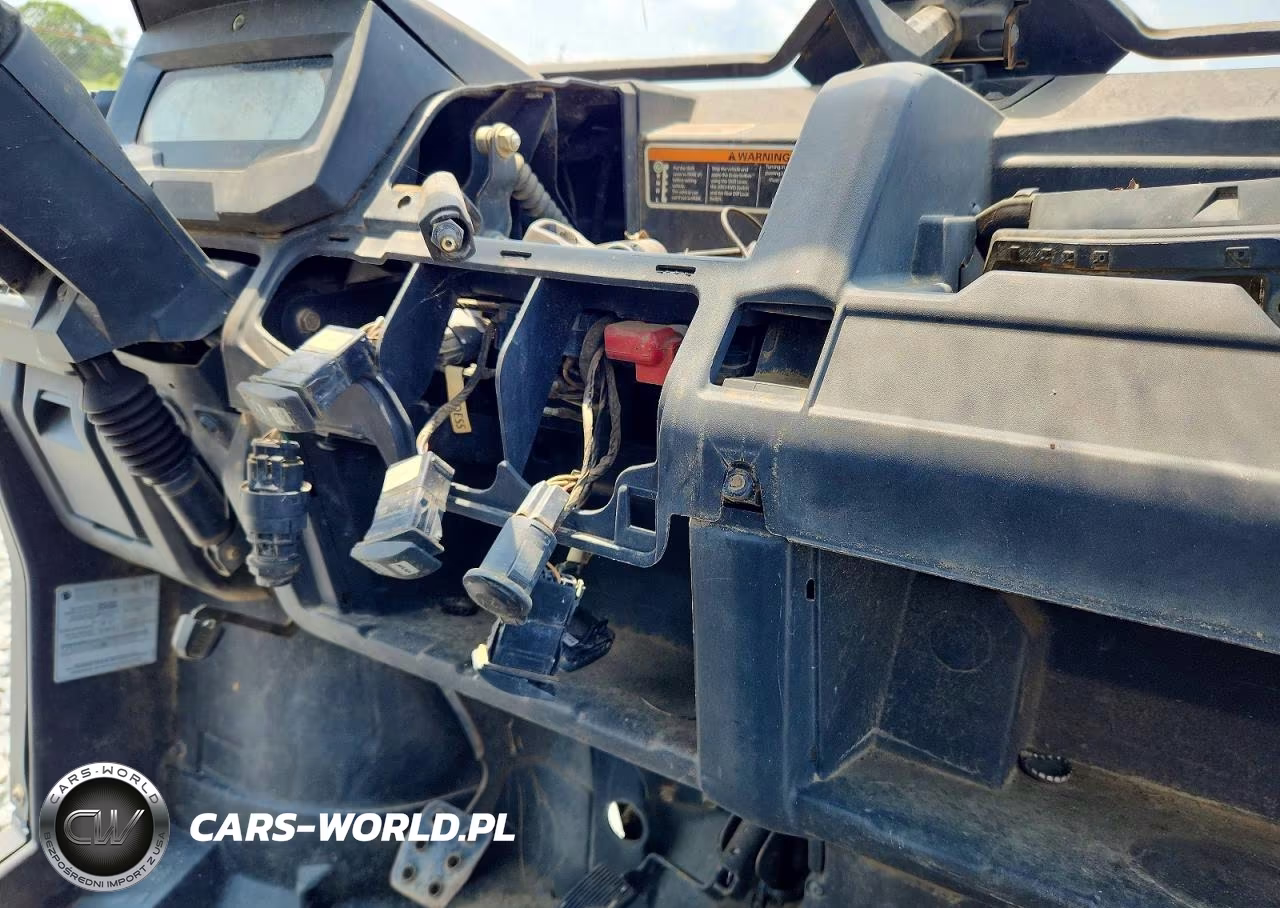 2023 Can-Am Defender Utility Vehicle VIN:3JBUAAX45PK001289 - 9