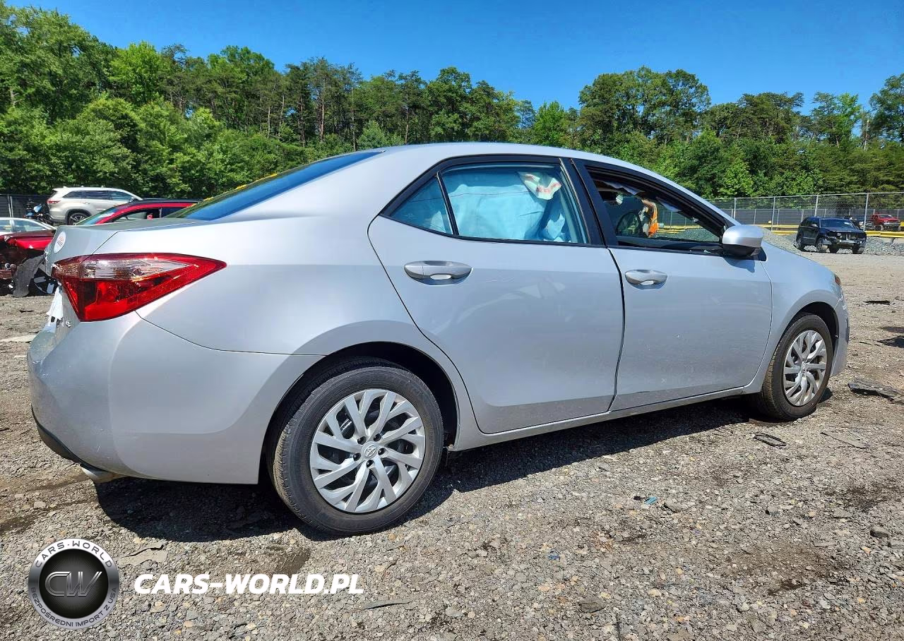 2017 Toyota Corolla Le VIN:2T1BURHE7HC890497 - 3