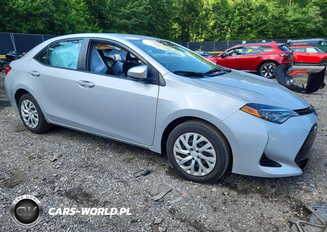 2017 Toyota Corolla Le VIN:2T1BURHE7HC890497 - 4