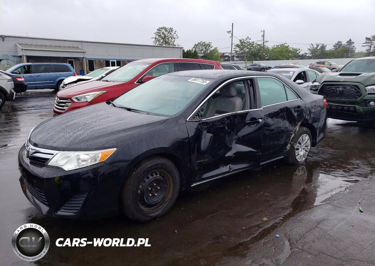 2013 Toyota Camry Le – zdjęcie 1 z 12