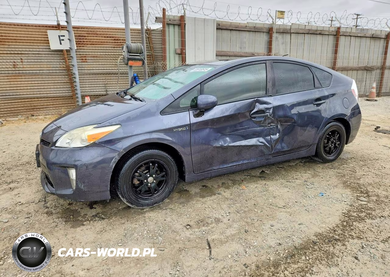 2015 Toyota Prius Three – zdjęcie 1 z 13