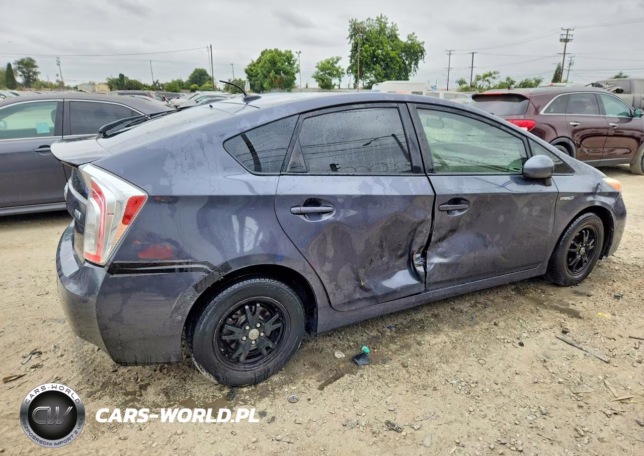 2015 Toyota Prius Three VIN:JTDKN3DU5F1981793 - 3