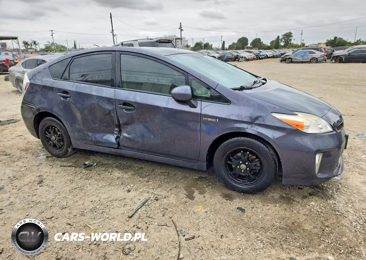2015 Toyota Prius Three VIN:JTDKN3DU5F1981793 - 4