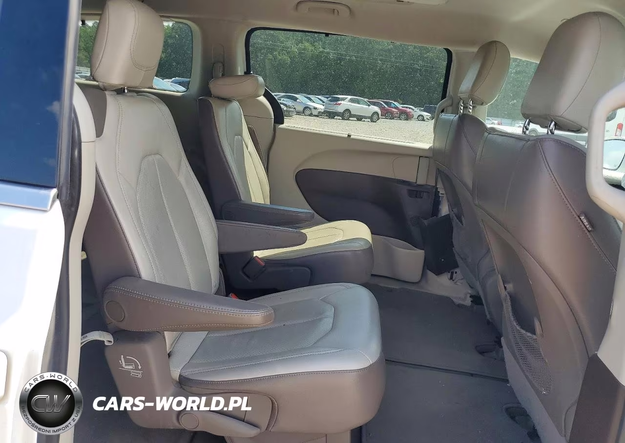 2018 Chrysler Pacifica Touring L VIN:2C4RC1BG7JR172273 - 11