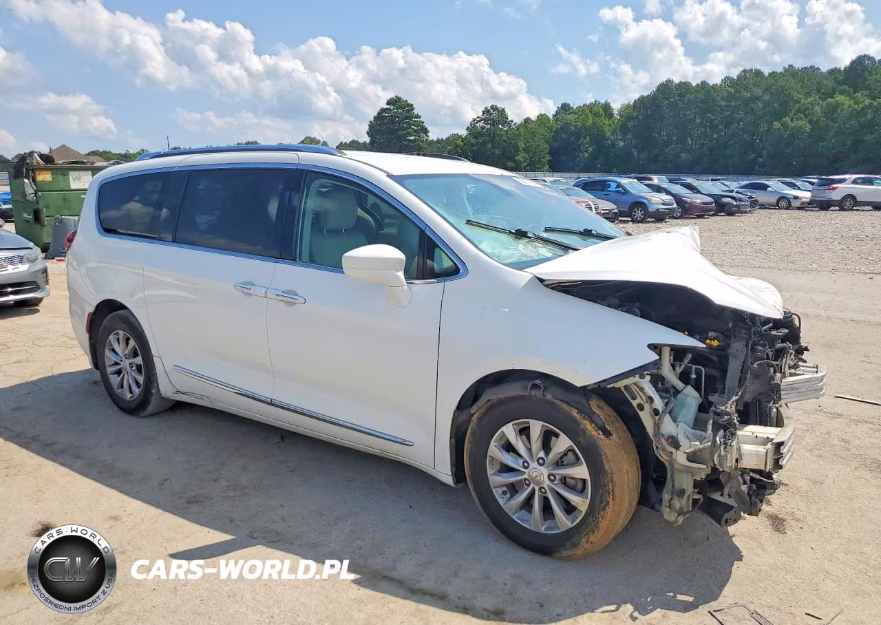 2018 Chrysler Pacifica Touring L VIN:2C4RC1BG7JR172273 - 4