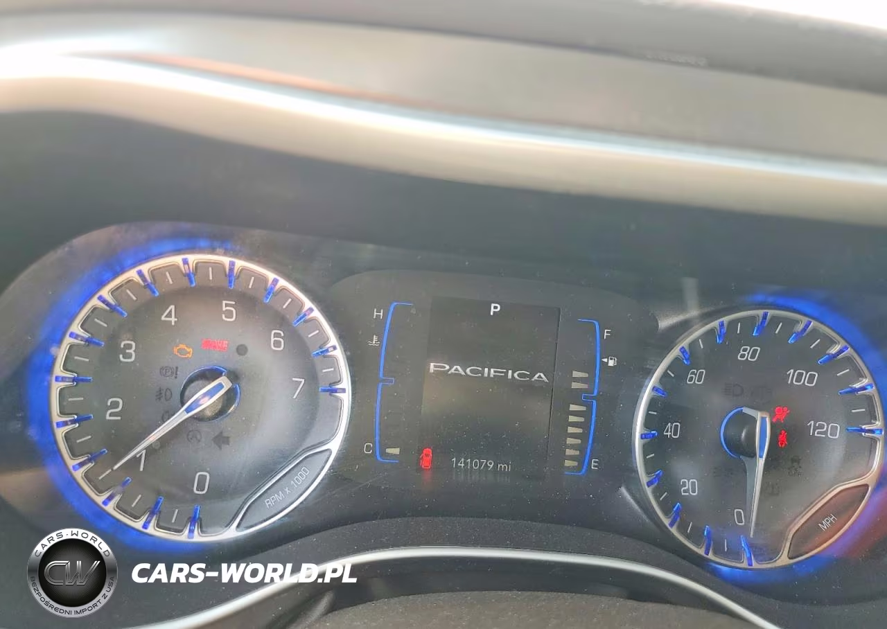 2018 Chrysler Pacifica Touring L VIN:2C4RC1BG7JR172273 - 9