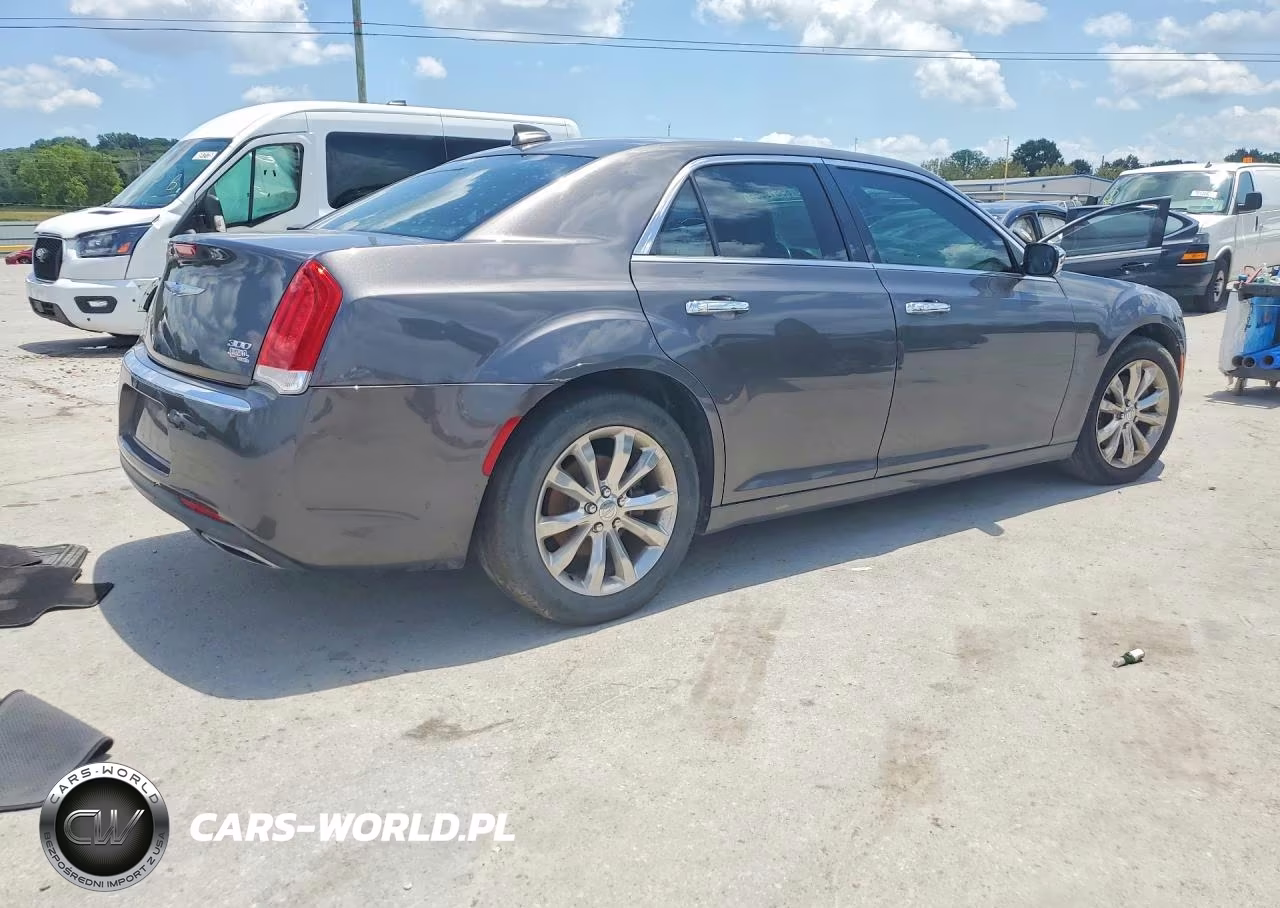 2018 Chrysler 300 Limited VIN:2C3CCAKG8JH250592 - 3