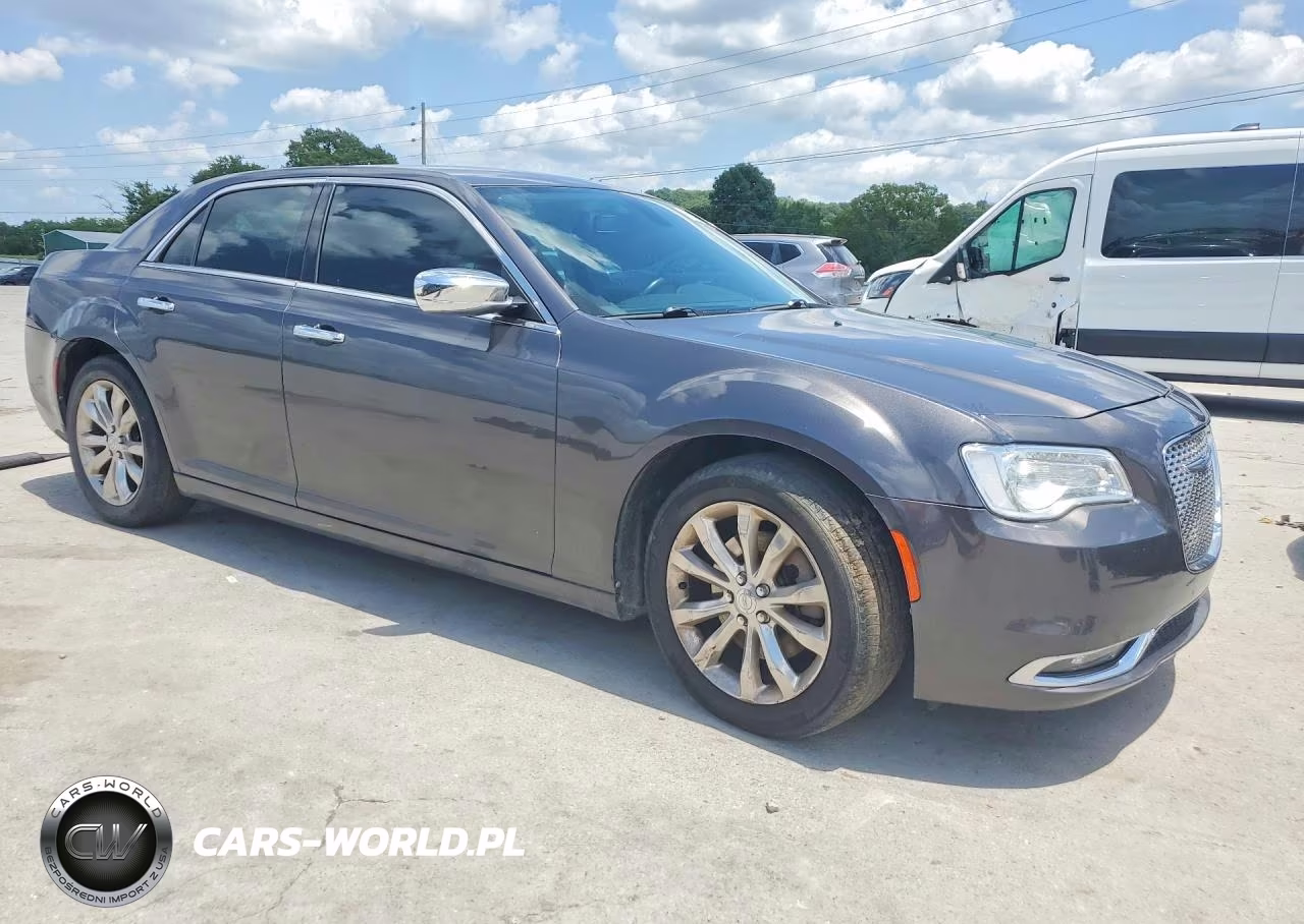 2018 Chrysler 300 Limited VIN:2C3CCAKG8JH250592 - 4
