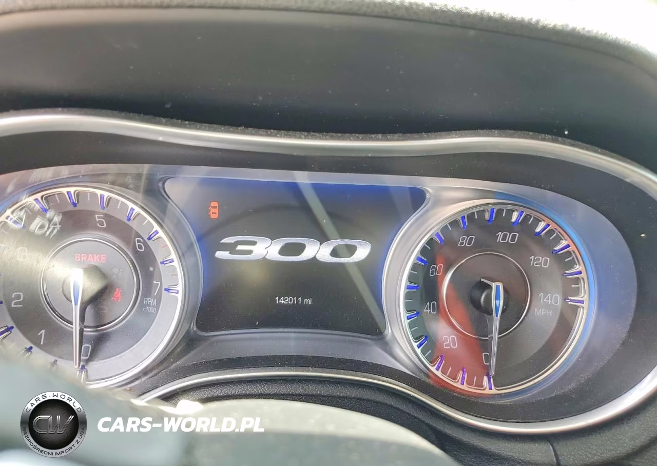 2018 Chrysler 300 Limited VIN:2C3CCAKG8JH250592 - 9