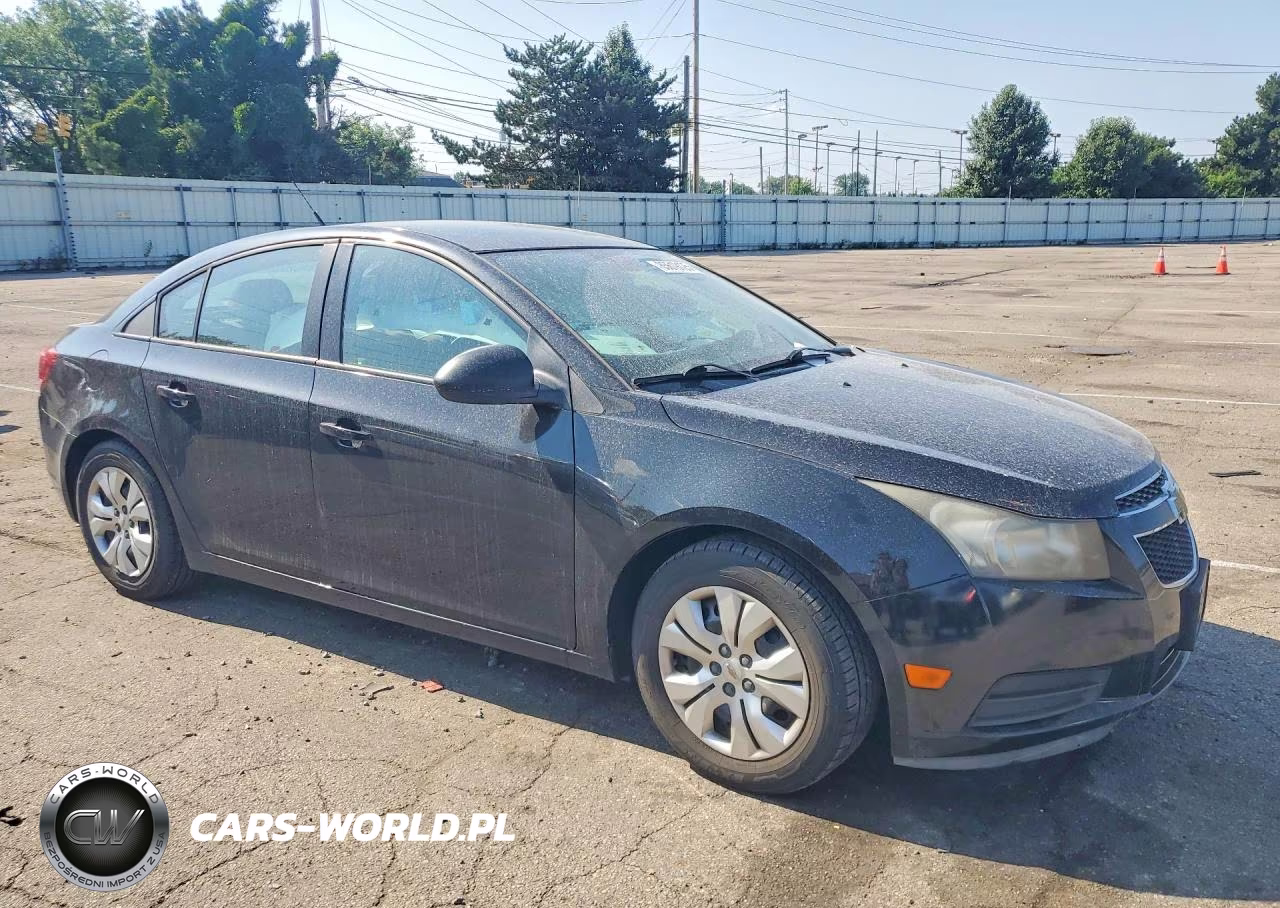 2013 Chevrolet Cruze Ls VIN:1G1PA5SH0D7316743 - 4