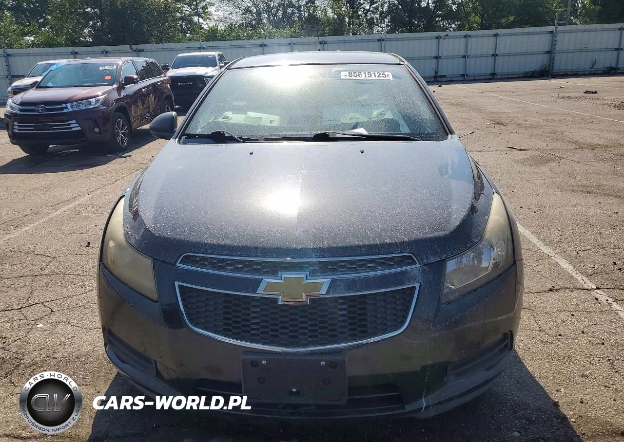 2013 Chevrolet Cruze Ls VIN:1G1PA5SH0D7316743 - 5