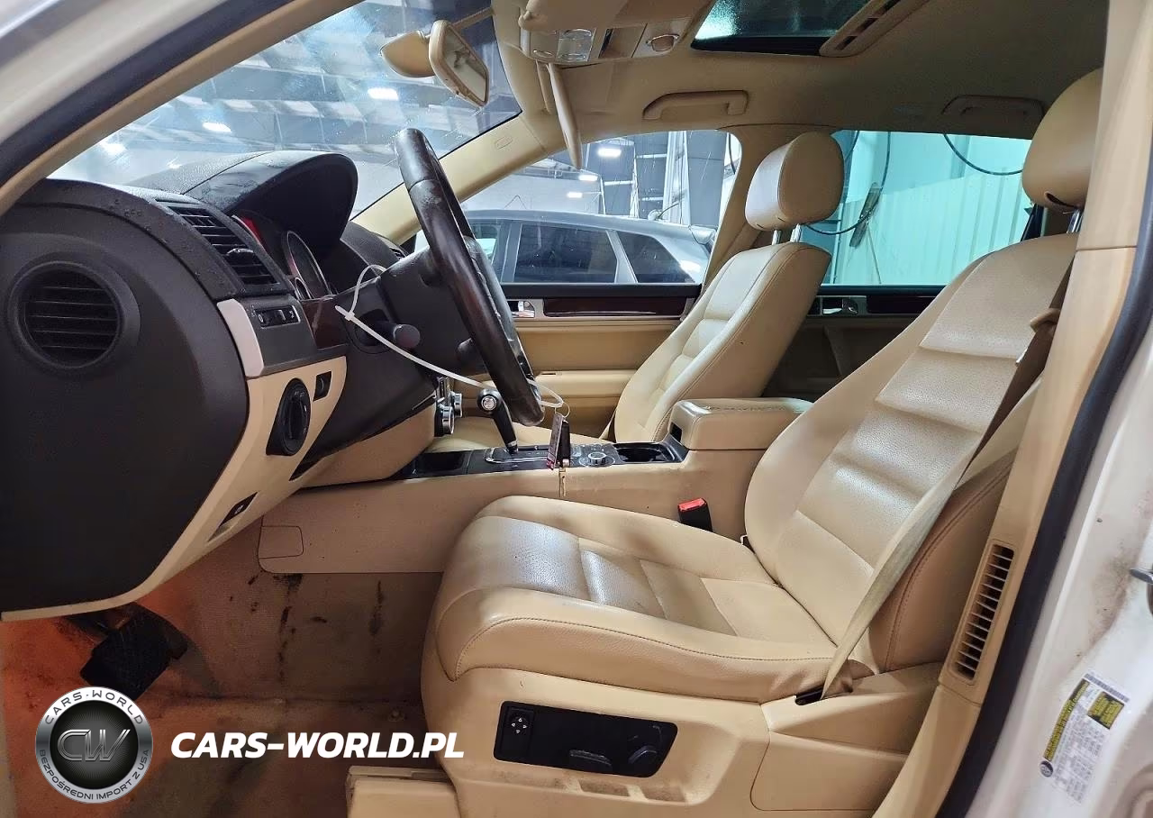 2010 Volkswagen Touareg V6 VIN:WVGBF7A96AD004119 - 7