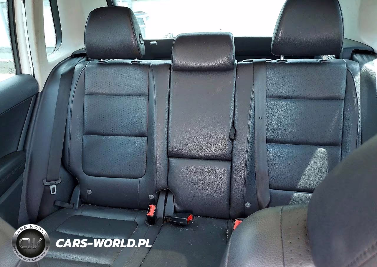 2016 Volkswagen Tiguan S VIN:WVGAV7AX7GW564189 - 10