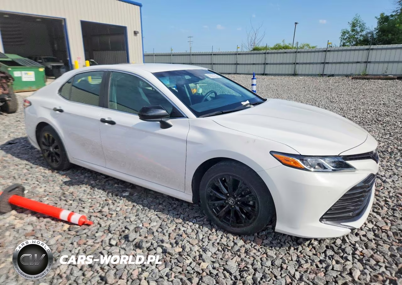 2018 Toyota Camry Le VIN:4T1B11HK8JU619047 - 4