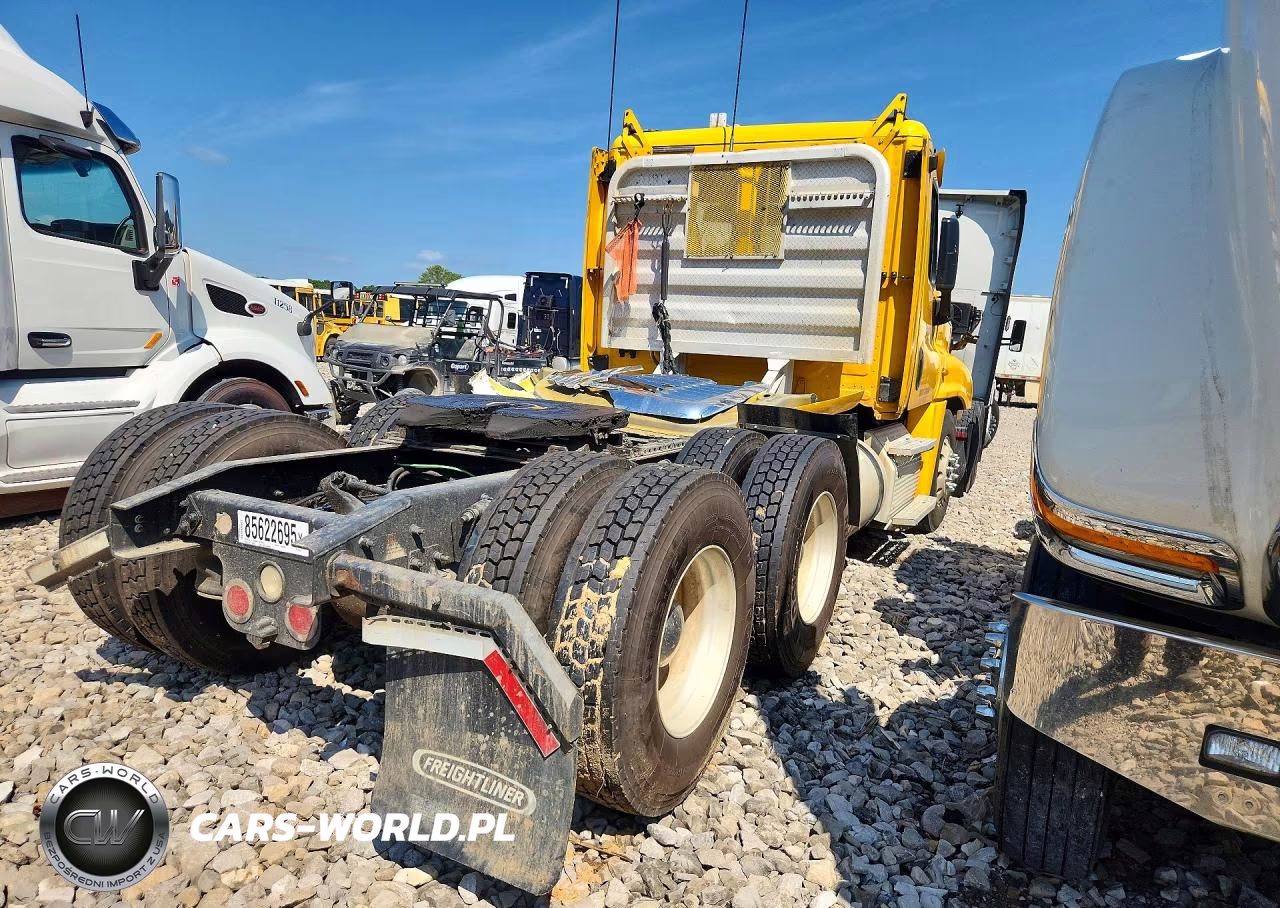 2013 Freightliner Cascadia 125 VIN:1FUJGEDV6DSBU6184 - 3