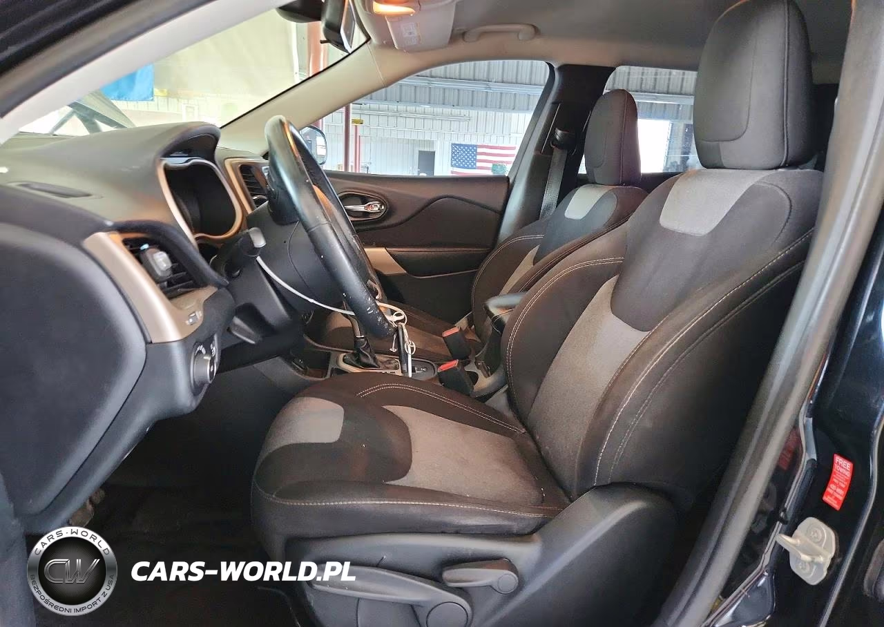 2018 Jeep Cherokee Latitude VIN:1C4PJLCX1JD577250 - 7