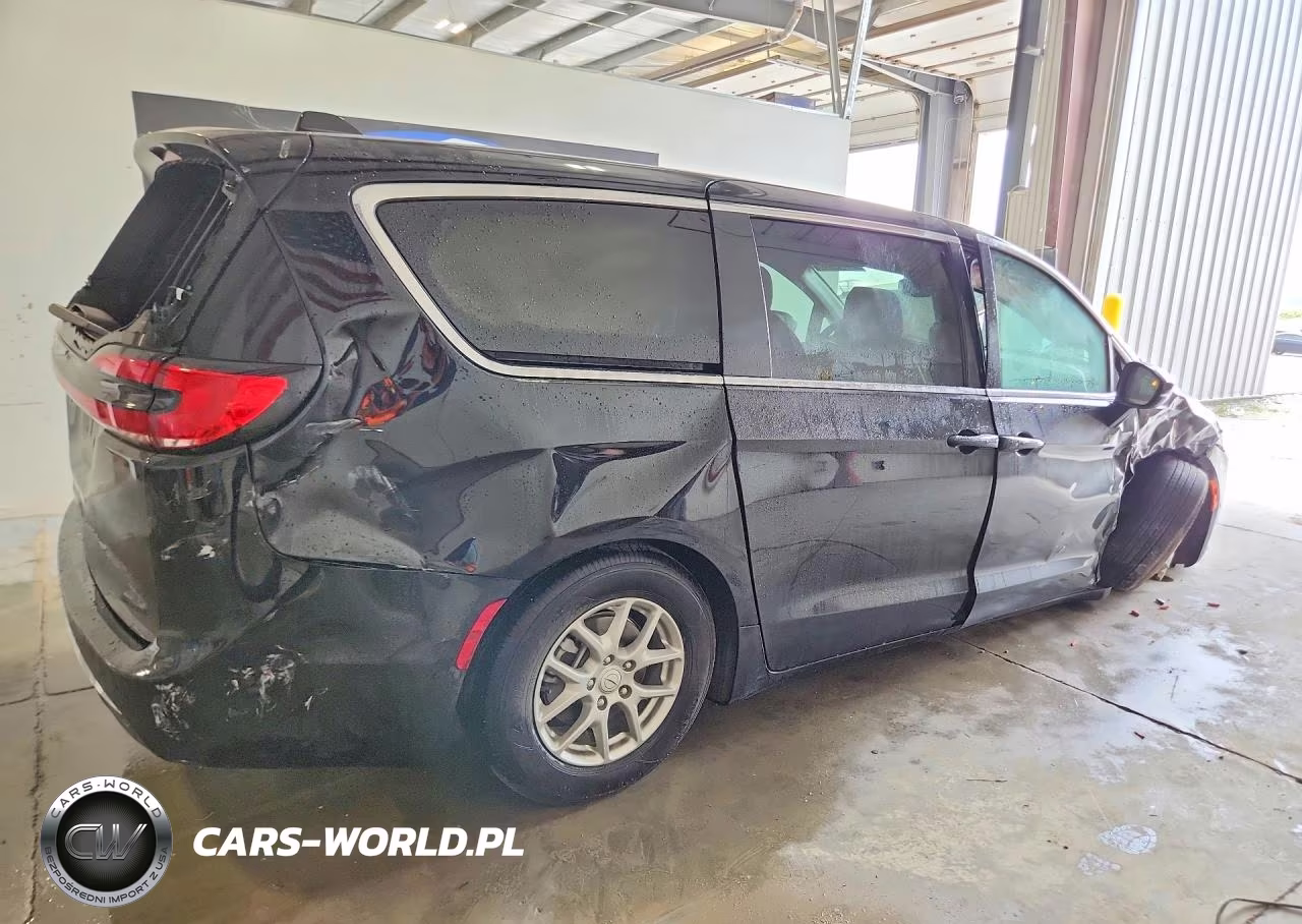 2026 Chrysler Pacifica Select VIN:2C4RC1BG5TR216936 - 3