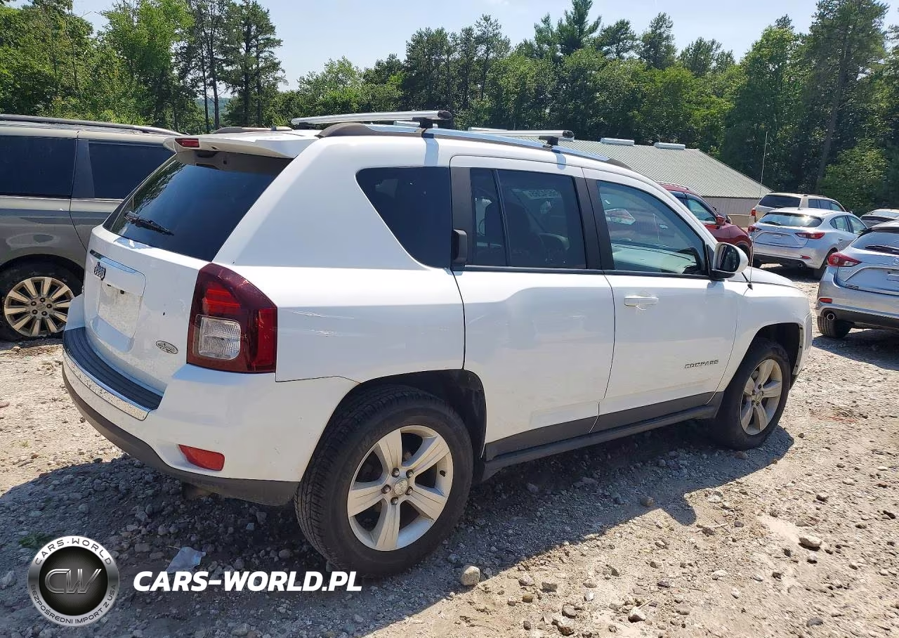 2015 Jeep Compass Latitude VIN:1C4NJDEB5FD395976 - 3