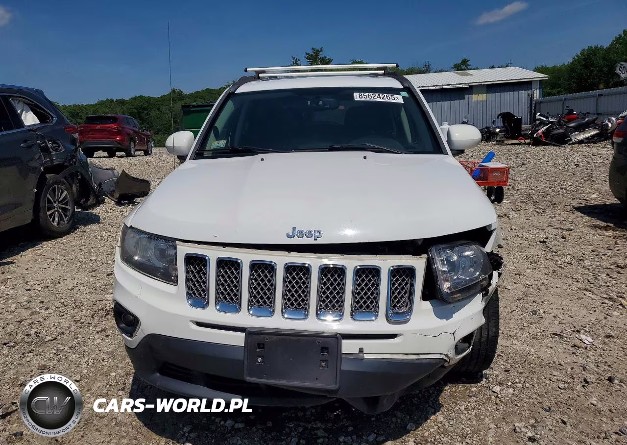 2015 Jeep Compass Latitude VIN:1C4NJDEB5FD395976 - 5