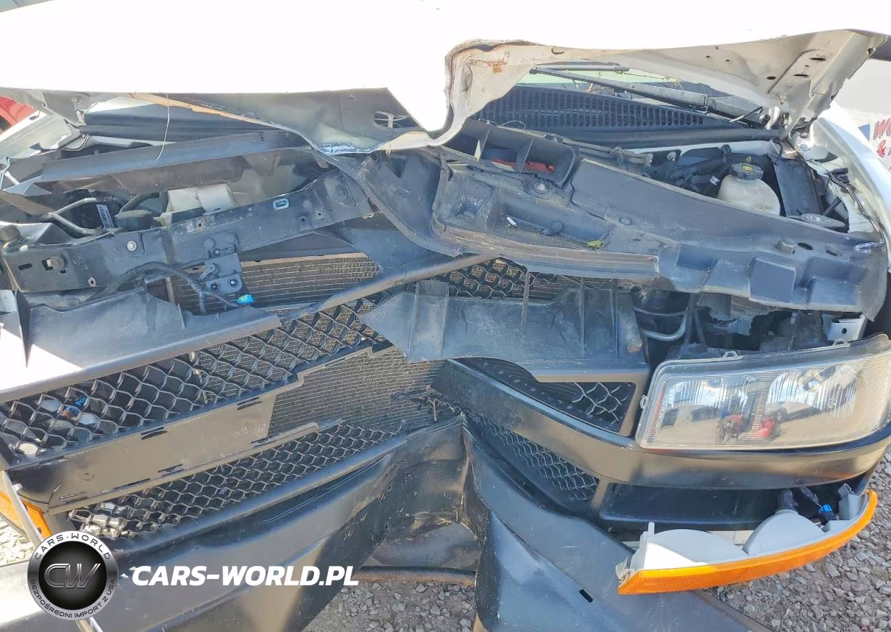 2023 Chevrolet Express G2500 VIN:1GCWGAFP9P1145915 - 12