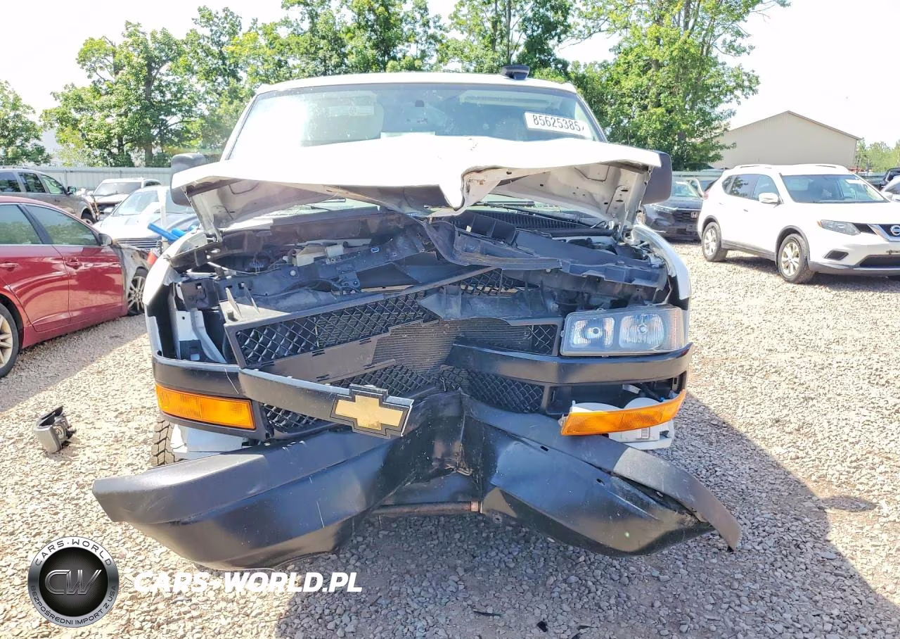 2023 Chevrolet Express G2500 VIN:1GCWGAFP9P1145915 - 5