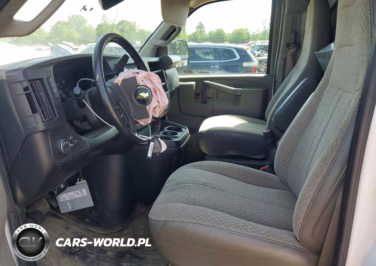 2023 Chevrolet Express G2500 VIN:1GCWGAFP9P1145915 - 7
