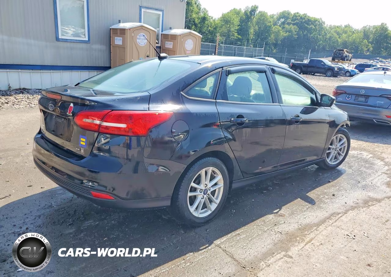 2017 Ford Focus Se VIN:1FADP3F28HL322084 - 3
