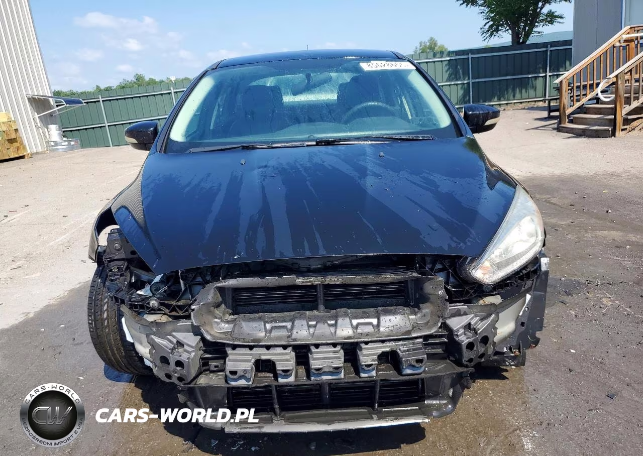2017 Ford Focus Se VIN:1FADP3F28HL322084 - 5