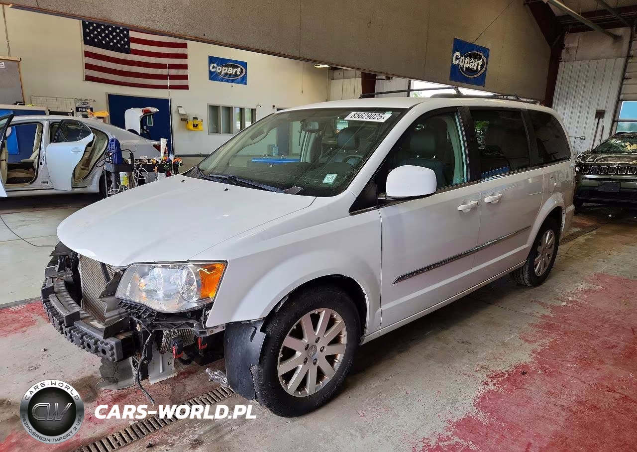 2015 Chrysler Town & Country Touring – zdjęcie 1 z 13