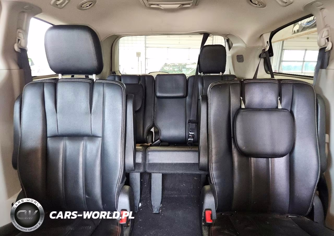 2015 Chrysler Town & Country Touring VIN:2C4RC1BG6FR594672 - 10
