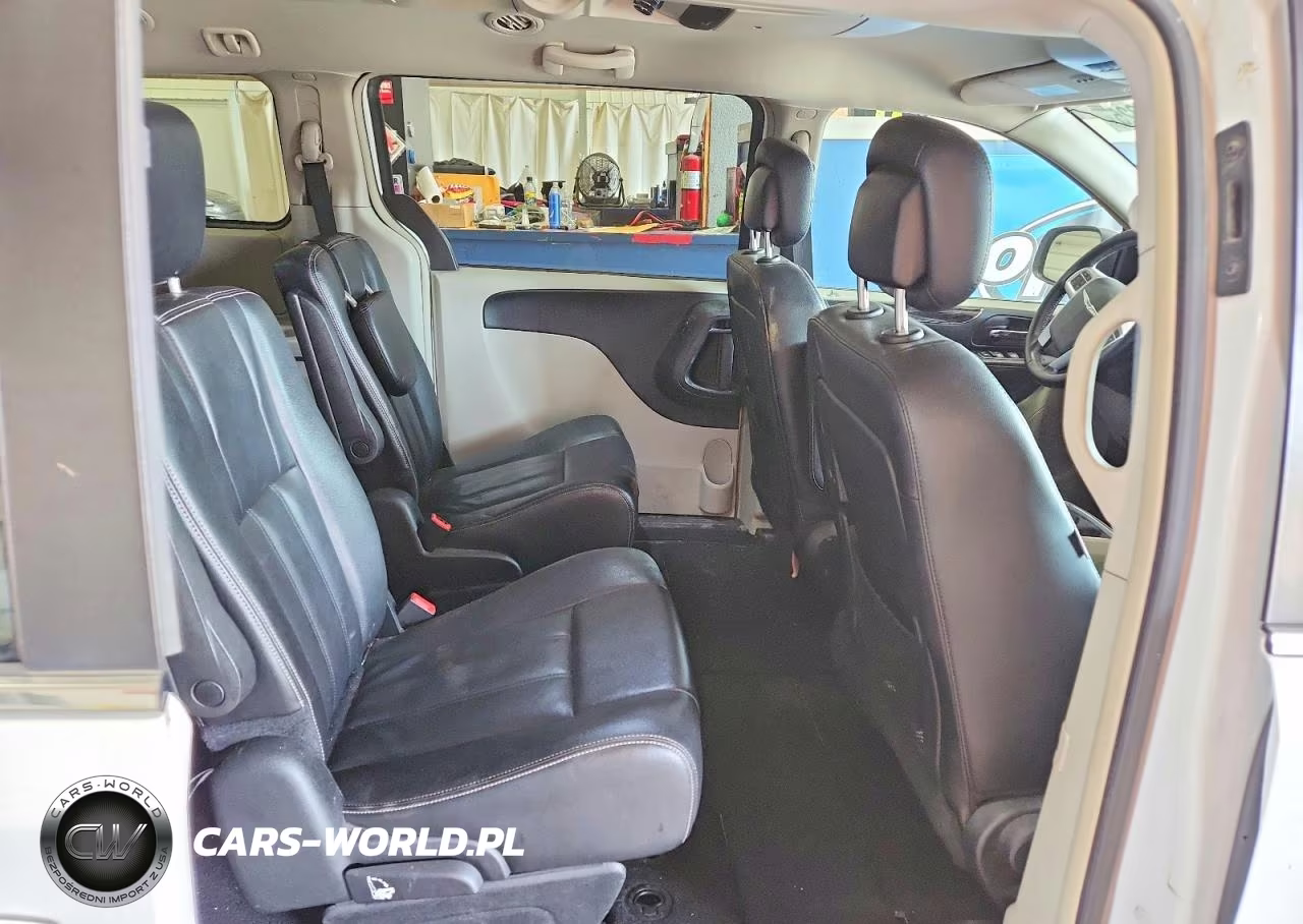2015 Chrysler Town & Country Touring VIN:2C4RC1BG6FR594672 - 11