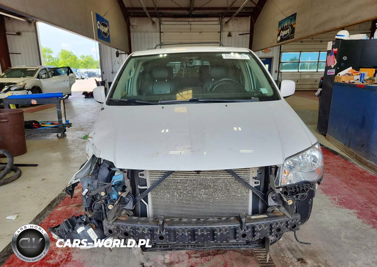 2015 Chrysler Town & Country Touring VIN:2C4RC1BG6FR594672 - 5