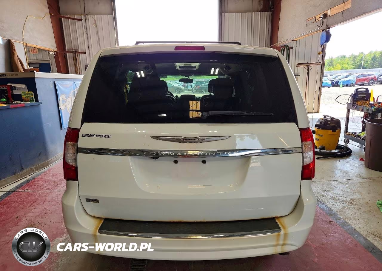 2015 Chrysler Town & Country Touring VIN:2C4RC1BG6FR594672 - 6