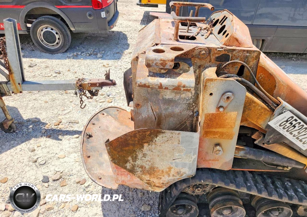 2017 Ditch Witch Compact Utility Loader VIN:DWPSK600KH0000038 - 10