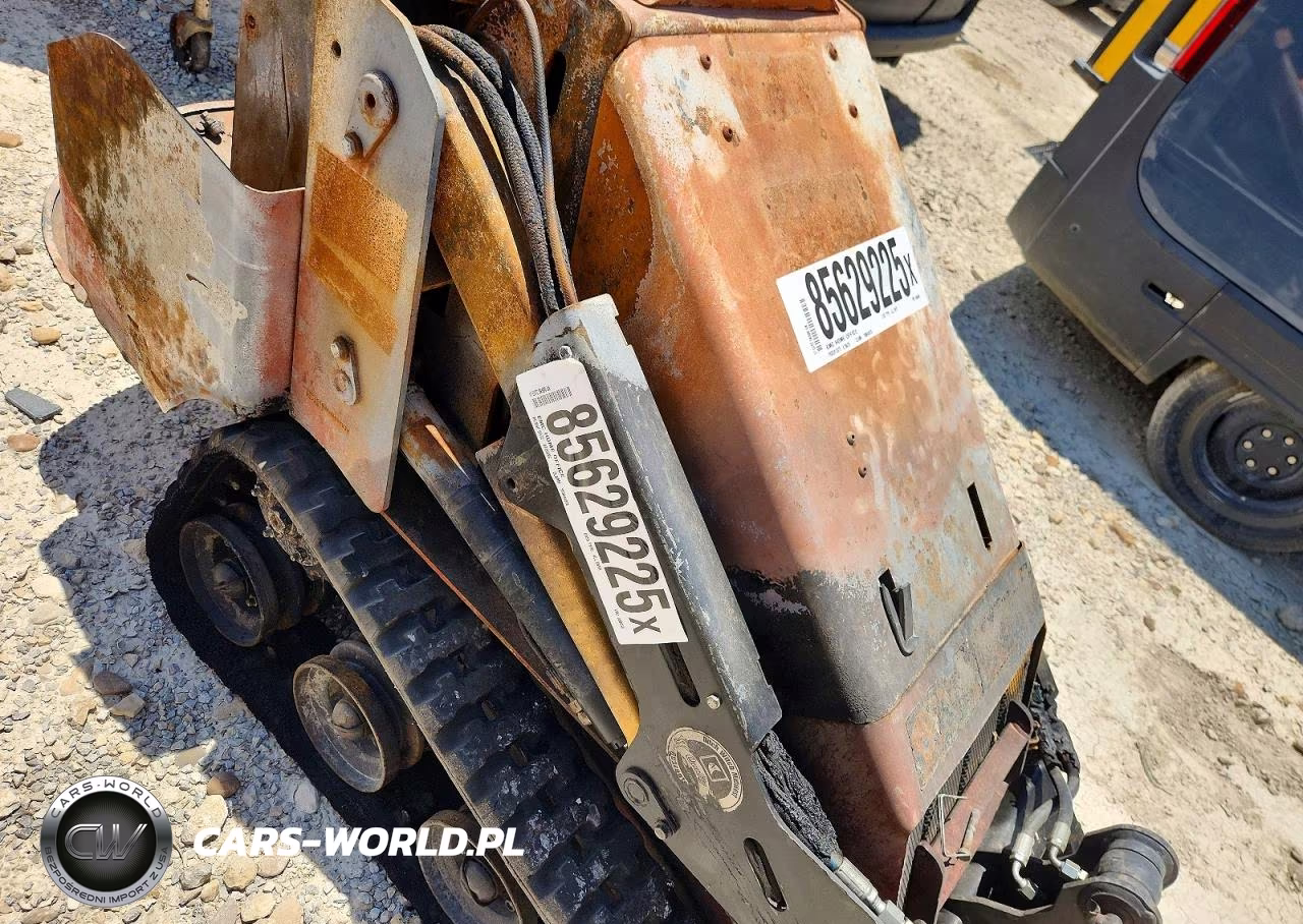 2017 Ditch Witch Compact Utility Loader VIN:DWPSK600KH0000038 - 5