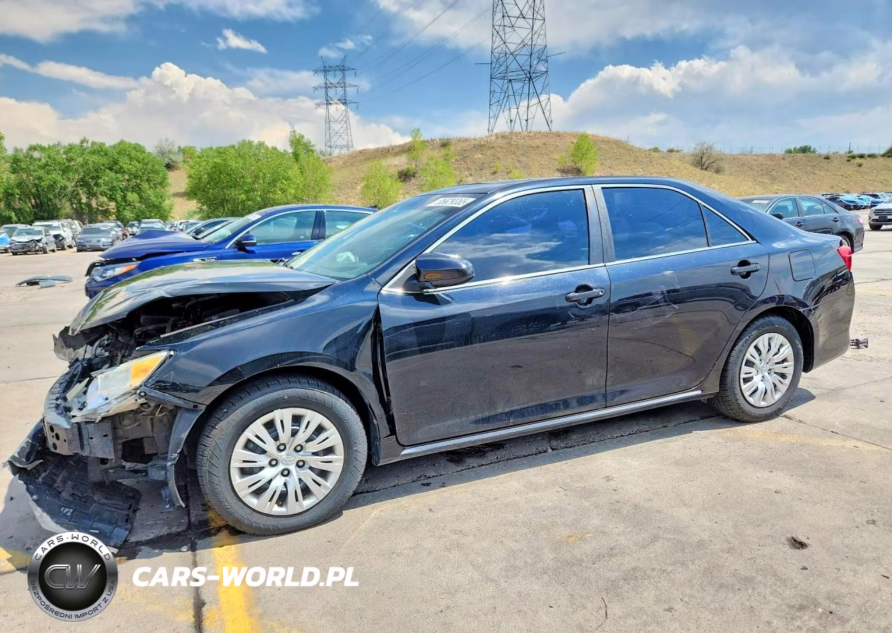 2014 Toyota Camry Le – zdjęcie 1 z 13