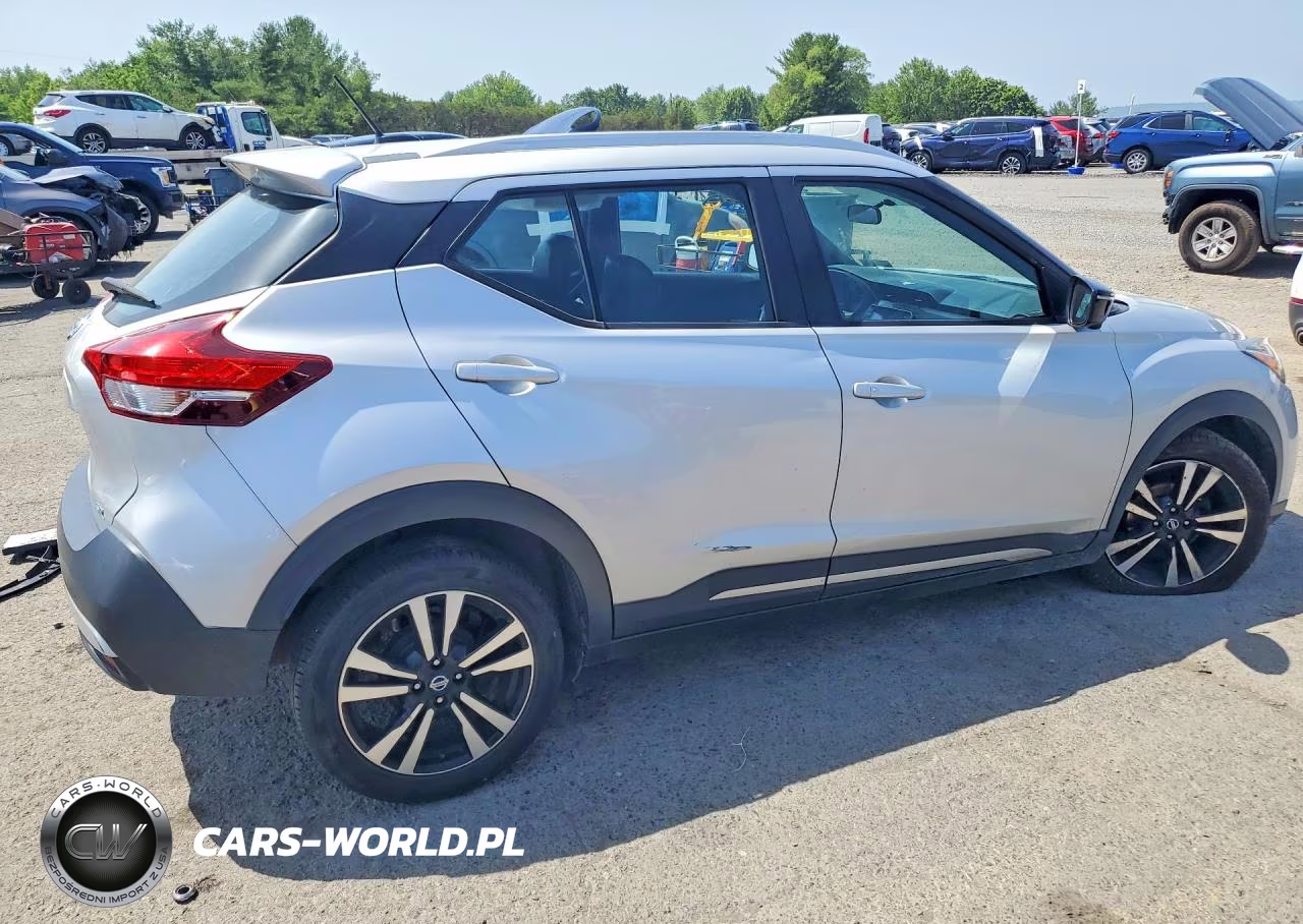 2019 Nissan Kicks VIN:3N1CP5CU4KL496076 - 3
