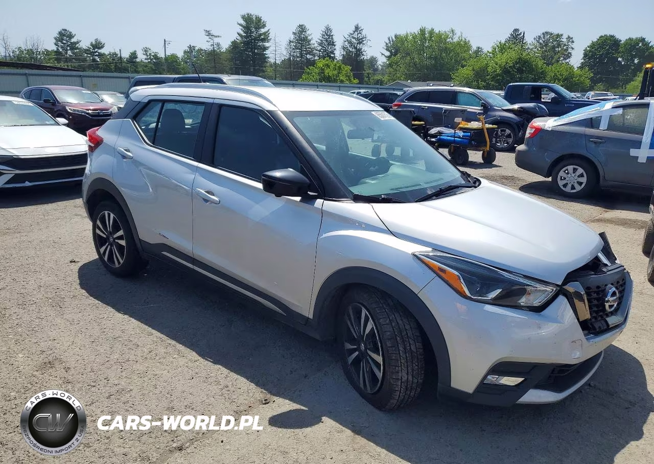 2019 Nissan Kicks VIN:3N1CP5CU4KL496076 - 4