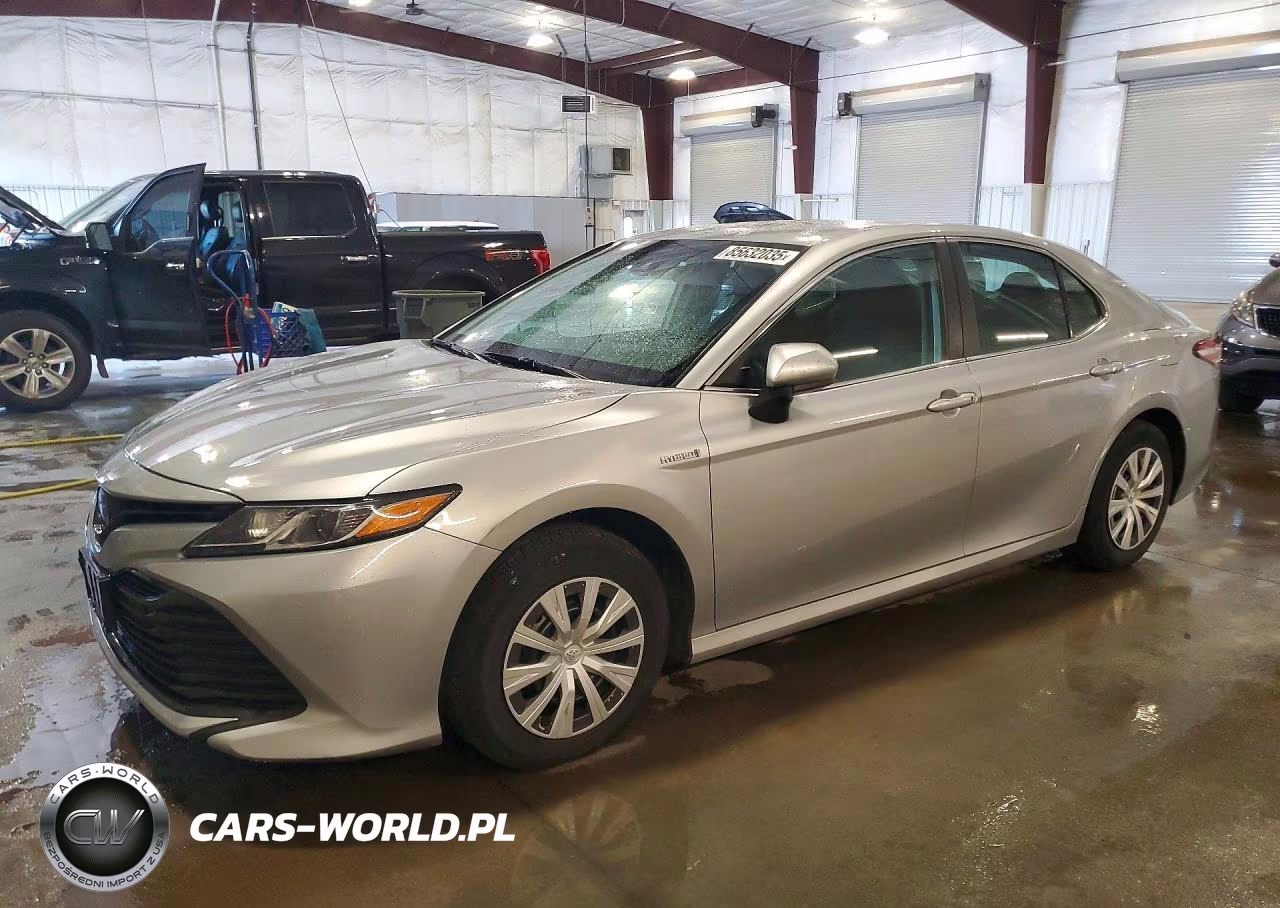 2019 Toyota Camry Le – zdjęcie 1 z 12