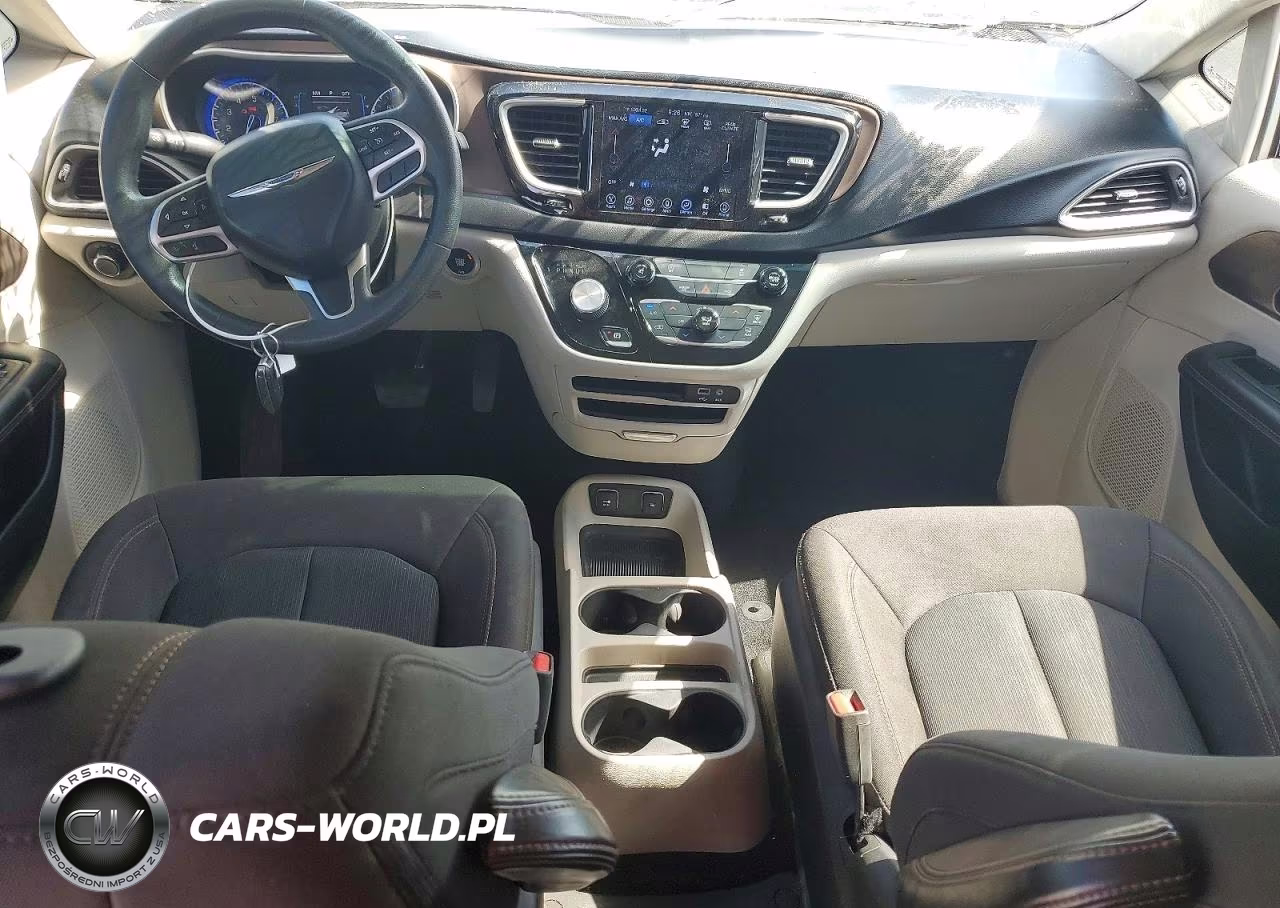 2017 Chrysler Pacifica Touring VIN:2C4RC1DG2HR722924 - 10