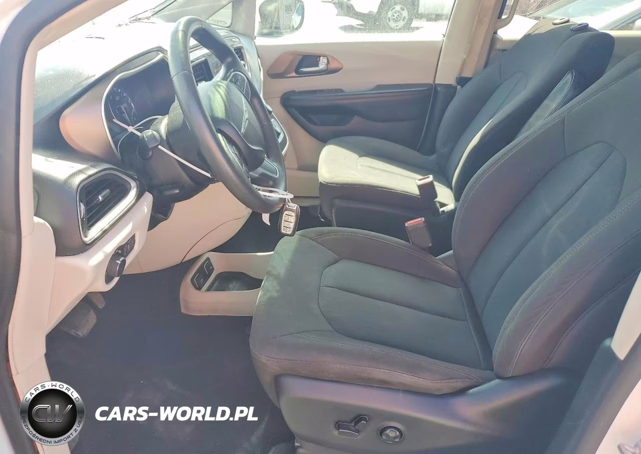 2017 Chrysler Pacifica Touring VIN:2C4RC1DG2HR722924 - 7
